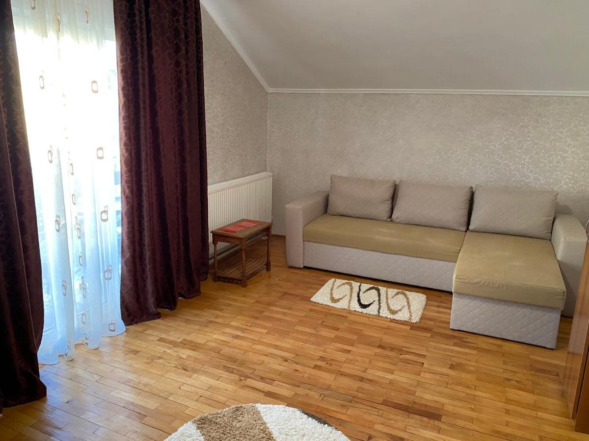 Ferienwohnung Apartament Mansarda Curtea de Argeş Exterior foto