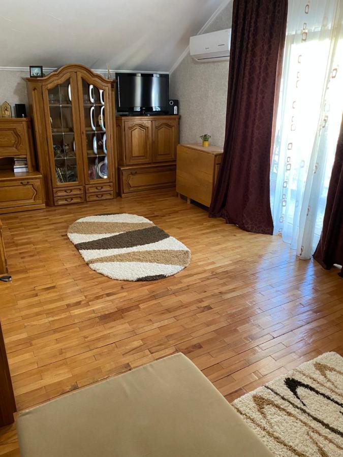 Ferienwohnung Apartament Mansarda Curtea de Argeş Exterior foto
