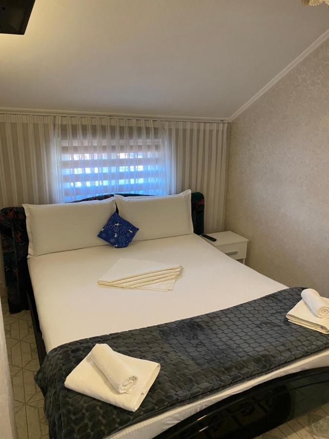 Ferienwohnung Apartament Mansarda Curtea de Argeş Exterior foto